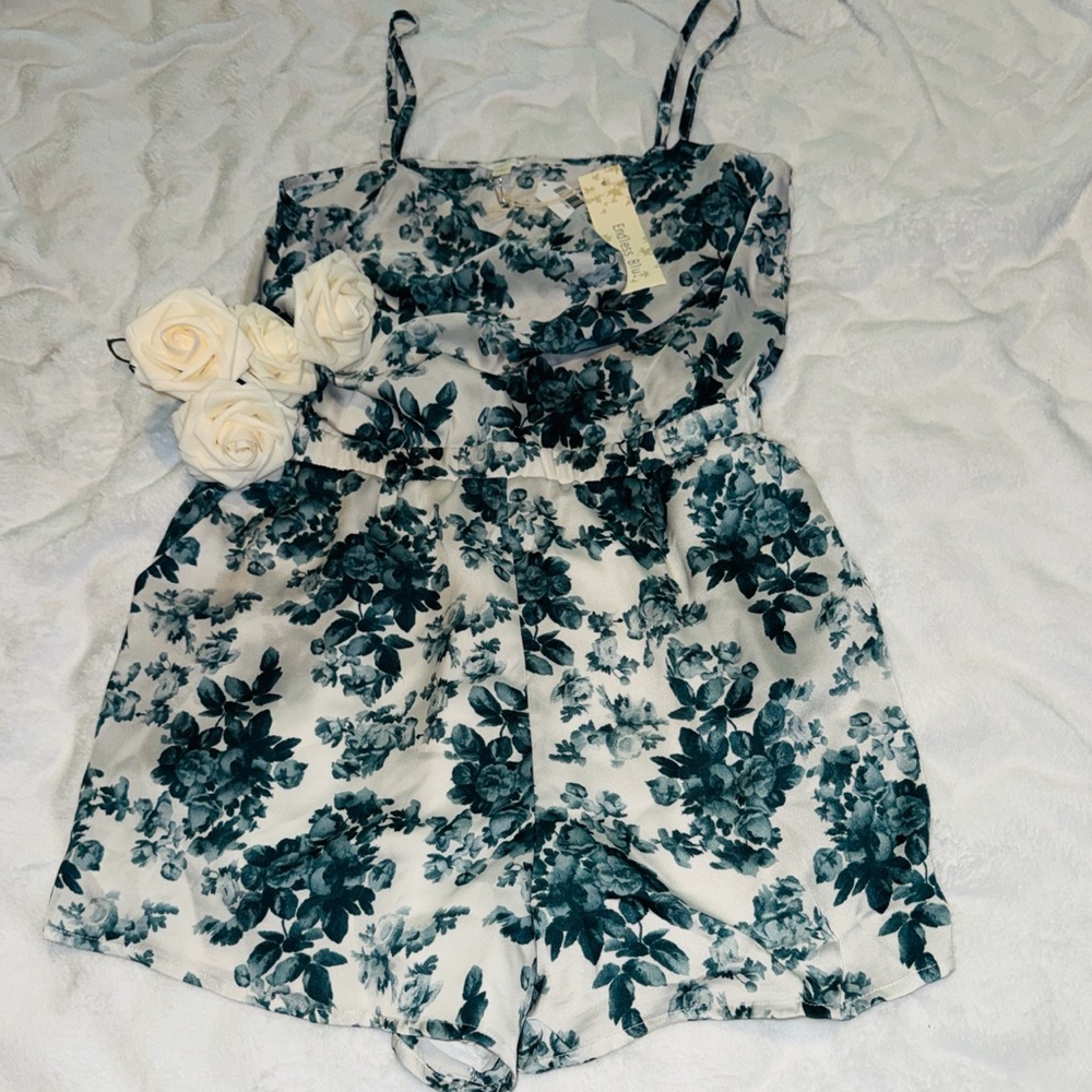 Floral romper 💙